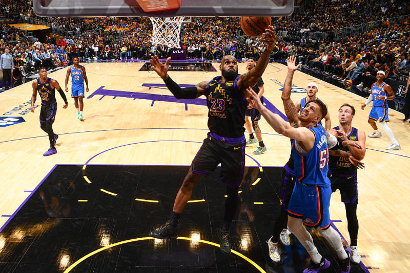 AT THE HALF: Thunder lead Lakers 49-45 in Game 4 as OKC closes in on sweep image