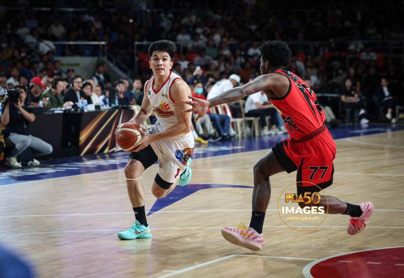 AT THE HALF: Elasto Painters lead Beermen 57-56 image