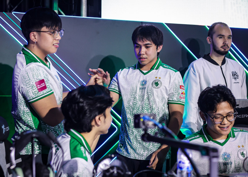Team Falcons secure upper bracket slot image