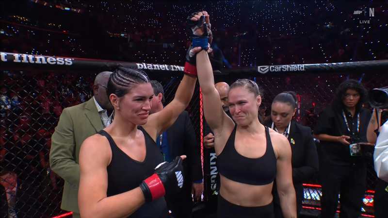 Rousey submits Carano in 17 secs image