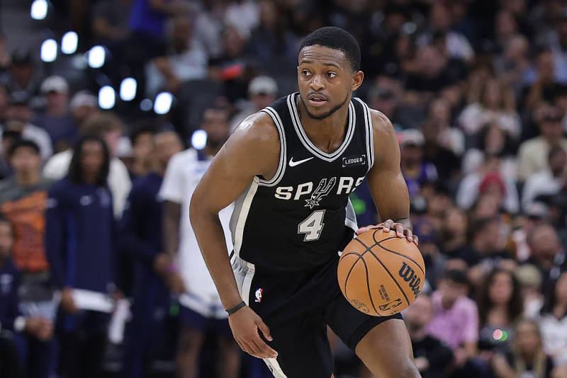 Will De'Aaron Fox and Jalen Williams play in Game 1? Starters for Spurs vs Thunder revealed image