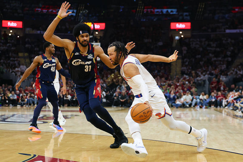 Knicks dominate Cavs in Game 3, close in on Finals return as they take 3-0 series lead image