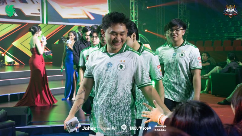 Team Falcons makes MPL finals, World Cup image
