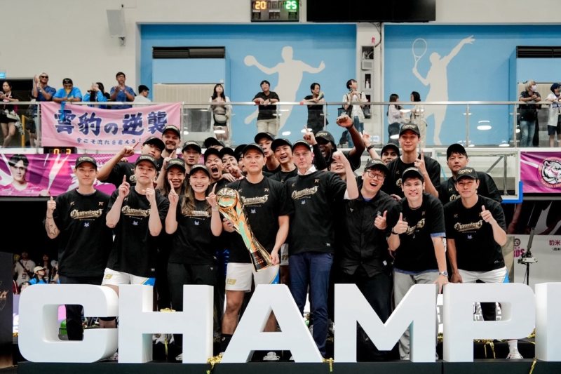 Espejo lifts Taiwan trophy
 image