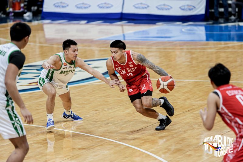 Gonzales crashes with ACL tear image