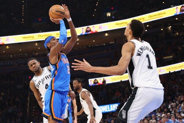 Defending champion Thunder back on track at midpoint after beating Spurs for 1st time in 4 meetings image