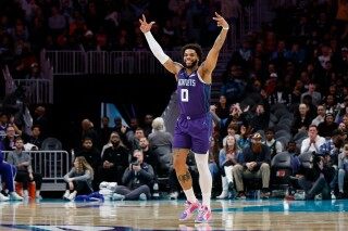 Hornets build 50-point lead, rout 76ers image
