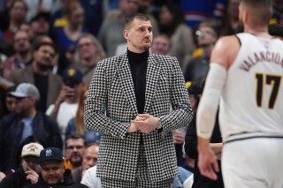 Nuggets’ Nikola Jokic listed as questionable and could return from knee injury vs. Clippers image