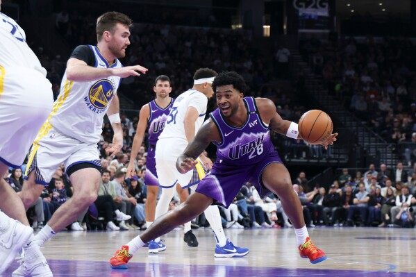 Sensabaugh scores 21, Hinson makes go-ahead 3 as depleted Jazz stun Warriors, 119-116 image