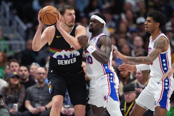 Nuggets rout short-handed 76ers image