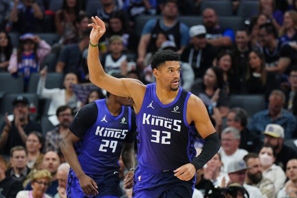 Raynaud scores 28 points to help the Kings beat the Pelicans image
