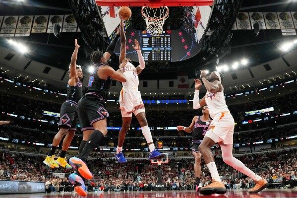 Devin Booker scores 30 points, Jalen Green adds 25 as Suns hold off Bulls 120-110 image