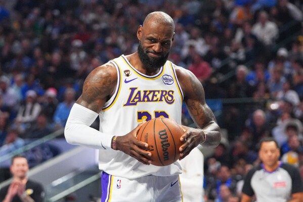 LeBron James sits out with left foot injury for Lakers, who are already without Doncic and Reaves image