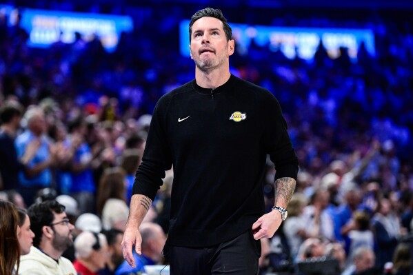 Lakers coach JJ Redick claims his vocal argument with Jarred Vanderbilt was nothing unusual image