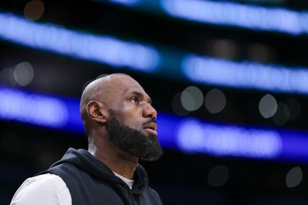 LeBron James must try to carry yet another team to playoff success with Lakers’ Doncic, Reaves out image