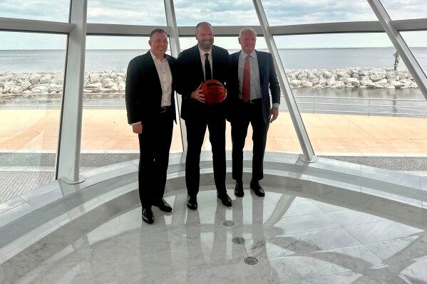 Bucks co-owner Jimmy Haslam wants Giannis Antetokounmpo’s future settled before the NBA draft image