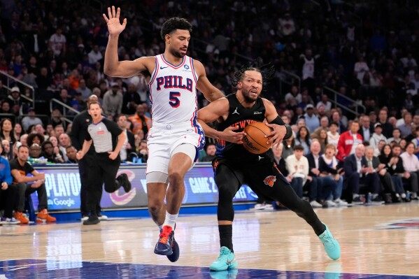 Jalen Brunson helps the Knicks take a 2-0 lead over the 76ers with a 108-102 victory image