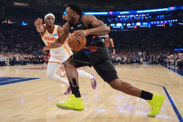 Anunoby practices again with the Knicks and says his hamstring pain is not as bad as in the past image