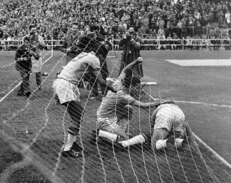 World Cup wonder goals: Pele makes history image