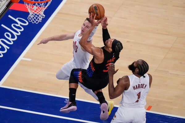Hart scores 26 and the Knicks move 2 wins from the NBA Finals with a 109-93 victory over the Cavs image