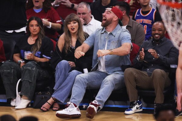 Life of A Basketball Fan: Taylor Swift attends Cavs-Knicks in Cleveland with fiance Travis Kelce image