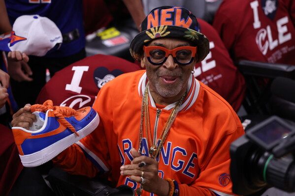 Garden party: New York fans invade Cleveland as Knicks try to sweep Cavaliers and make NBA Finals image
