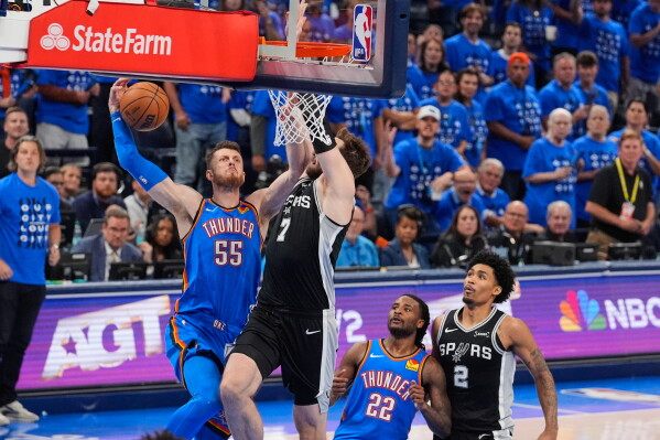 Kornet’s 4th-quarter block on Hartenstein is one that the Spurs will savor for a long time image