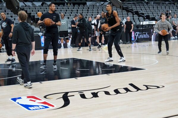 The NBA Finals, which start Wednesday, will be a whole new world for many Knicks and Spurs image