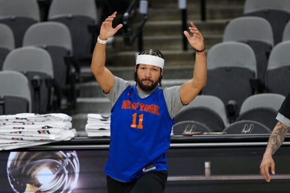 Game 2: Knicks looking to take command of NBA Finals, Spurs hoping to tie the title series image
