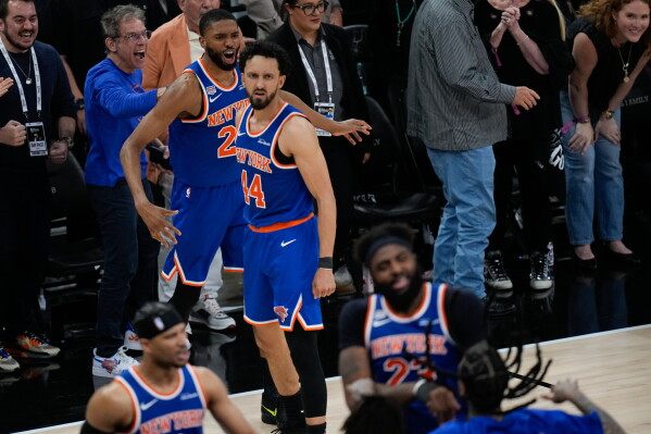 Inspired by Robinson, Knicks bench shines against Wembanyama, Spurs to capture 13th straight victory image