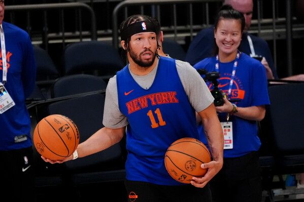 The Knicks try to move to the brink of a title in Game 3 of the NBA Finals against the Spurs image