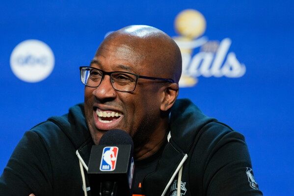 Game 5: Knicks, and their fans, are in San Antonio, hoping to close out the NBA Finals with a title image