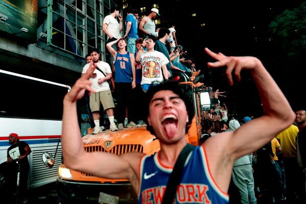 Mayhem mars euphoria as New York City celebrates the Knicks’ first championship in 53 years image