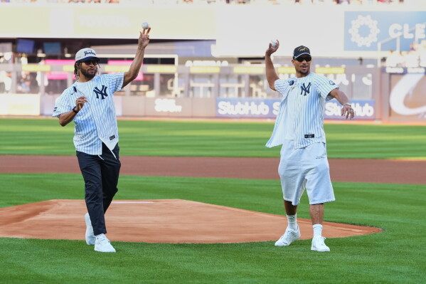 Brunson and Hart throw out first pitches at Yankee Stadium as Knicks celebrate NBA title image