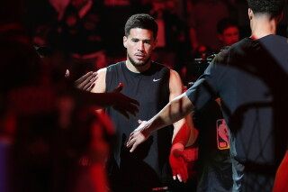 Suns’ All-Star guard Devin Booker changes jersey number to No. 15 in honor of his dad Melvin image