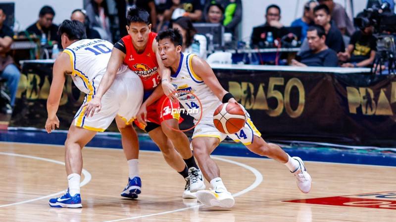 Mark Barroca quick to play down foot injury: 'Ice lang yan' image