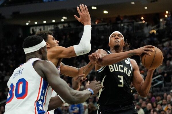 Big night from bench players helps 76ers beat Bucks  image